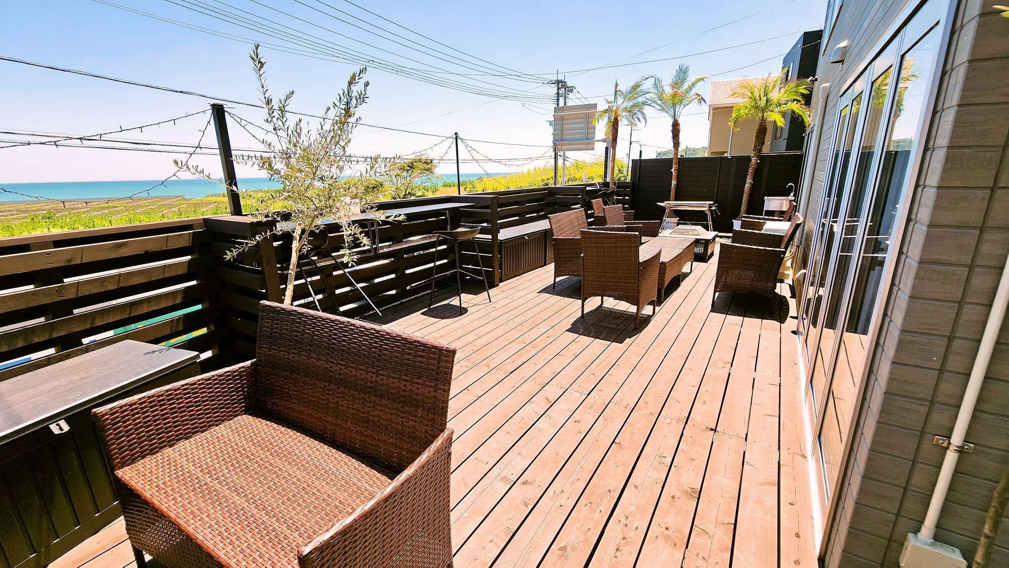 屋外ダイニングエリア