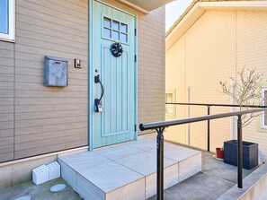 Property grounds - Overlooking the Olympic surf venue from the cypress bath and large terrace. (Ichinomiya)
