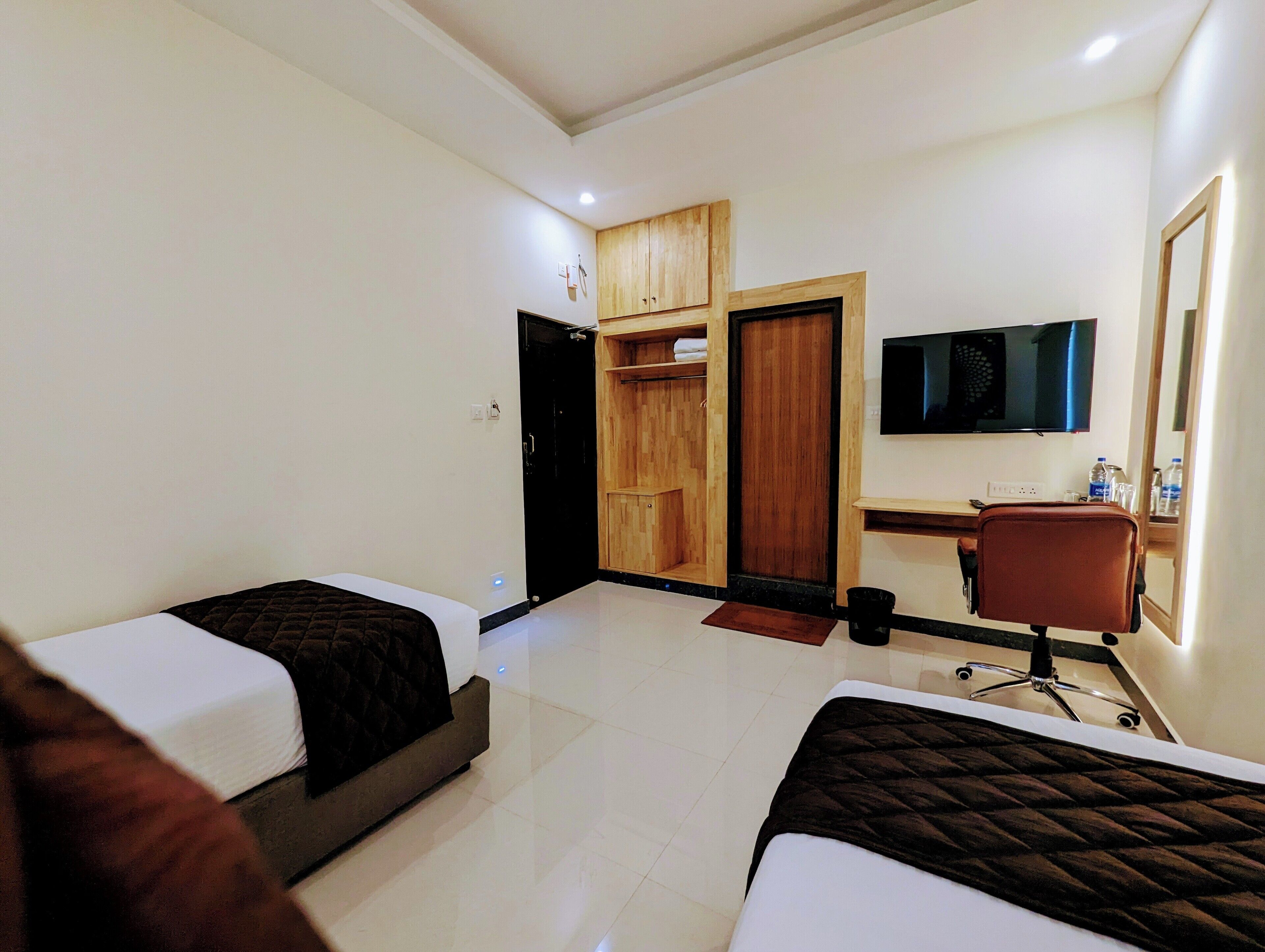 business twin room | 1 bedroom, desk, soundproofing, free wifi