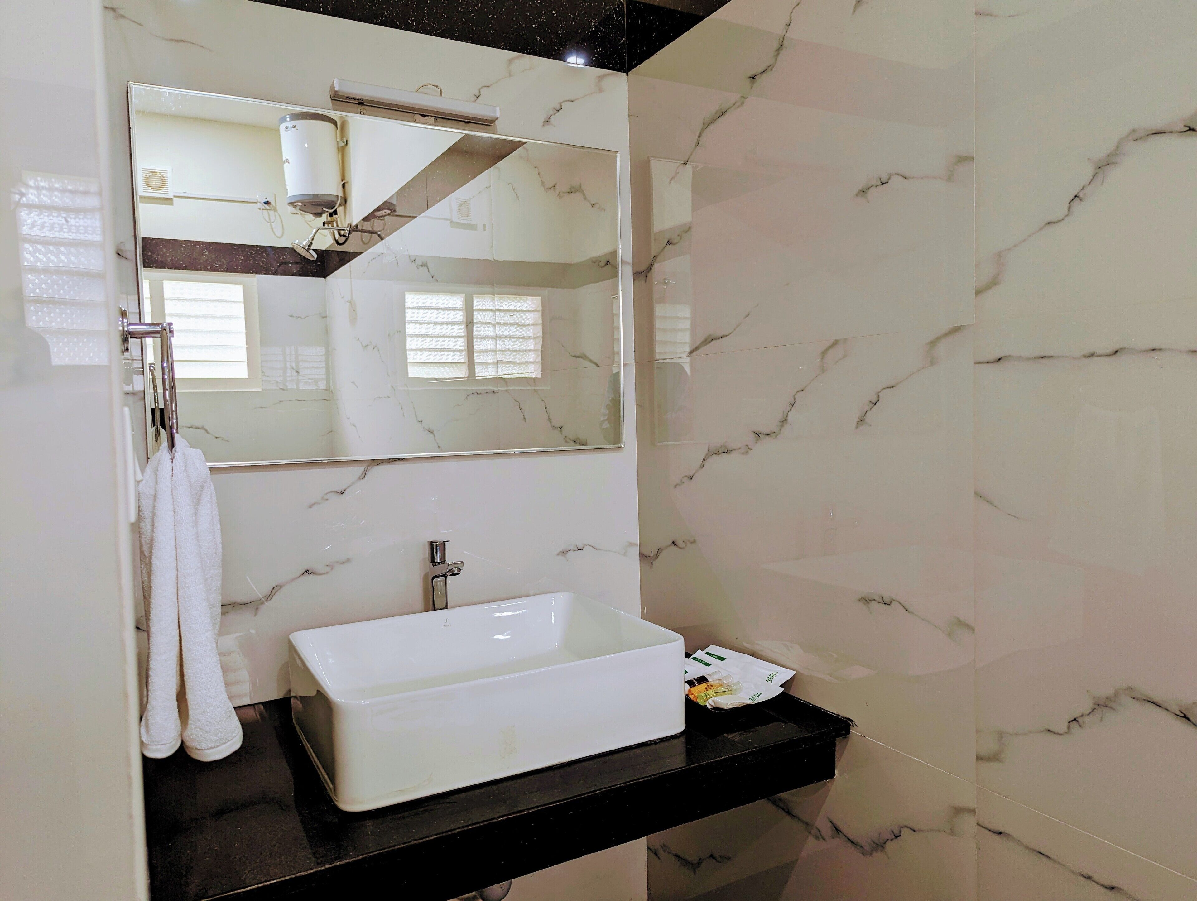 deluxe double room | bathroom
