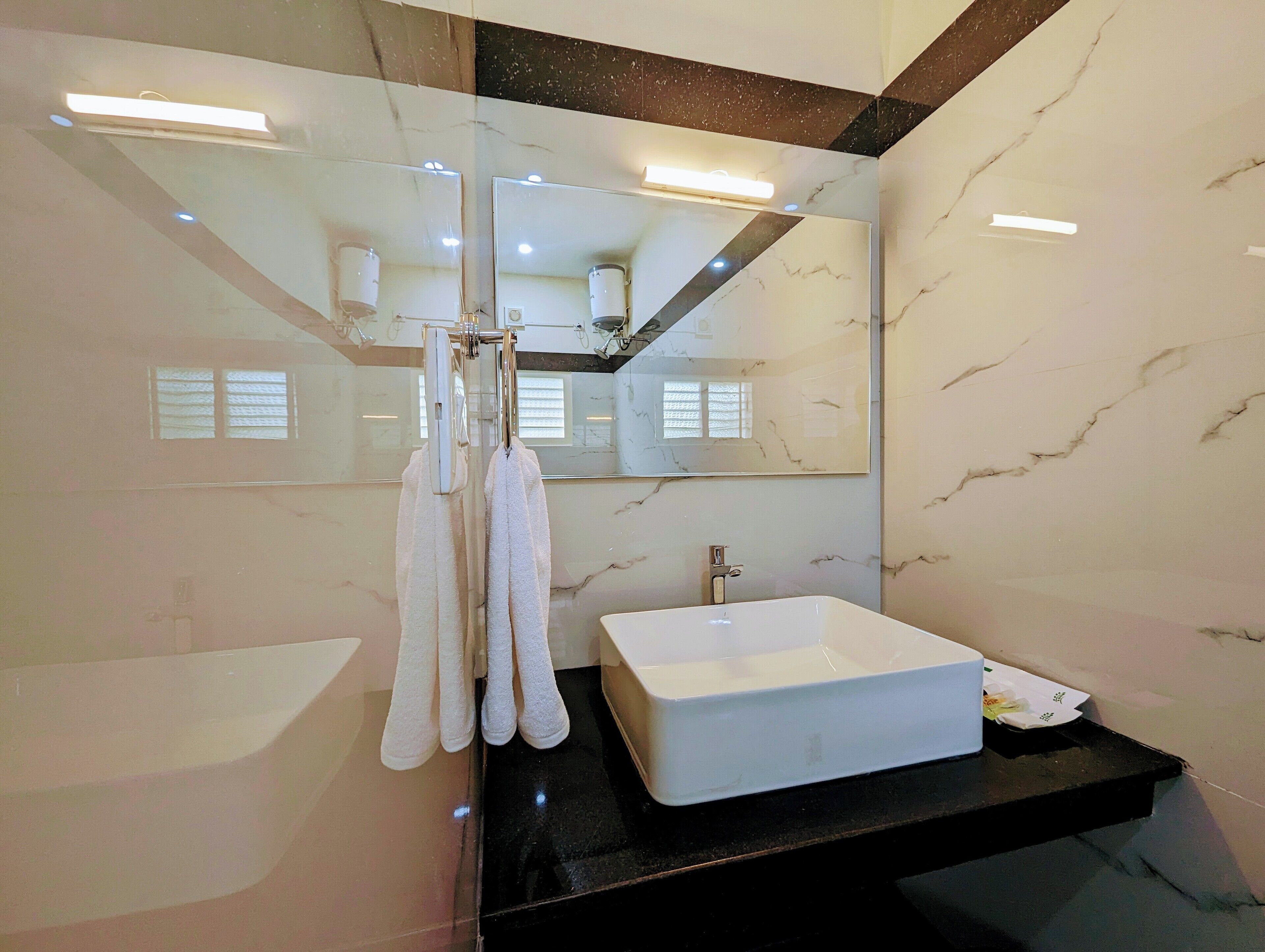 business twin room | bathroom