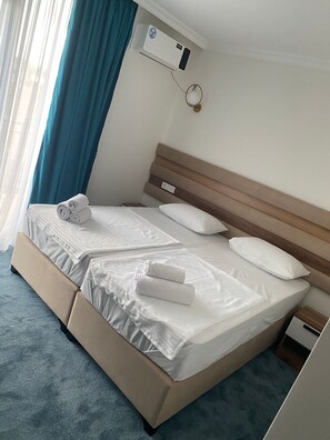 Colchones con pillow-top, escritorio y espacio para trabajar con laptop 