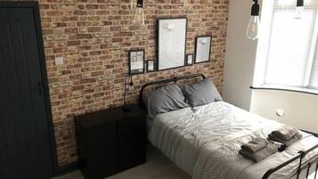 4 bedrooms, WiFi, bed sheets