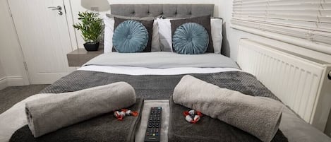 4 bedrooms, WiFi, bed sheets