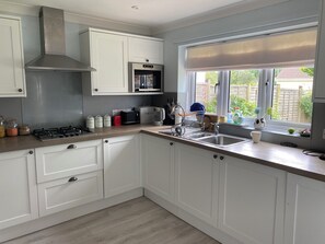 Fridge, microwave, oven, dishwasher - Comfortable family home adjacent to Millfield School and near Clarks Village (Street)