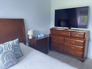 3 habitaciones, tabla de planchar con plancha, wifi y ropa de cama 