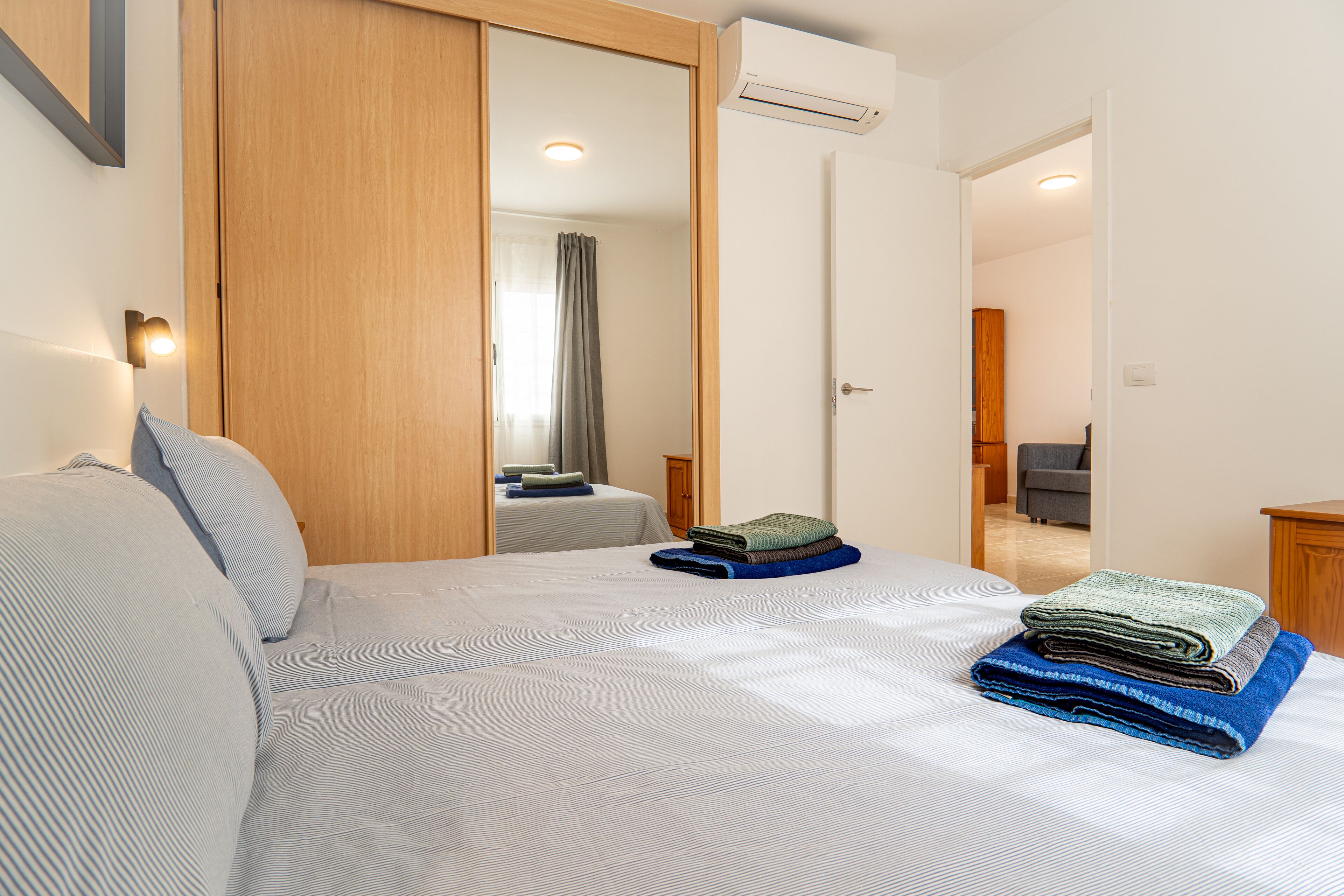 1 chambre, rideaux occultants, Wi-Fi gratuit, draps fournis