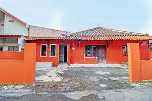 Front of property - Hotel O Luqman Kostel Syariah (Semarang)