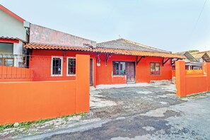 Front of property - Hotel O Luqman Kostel Syariah (Semarang)