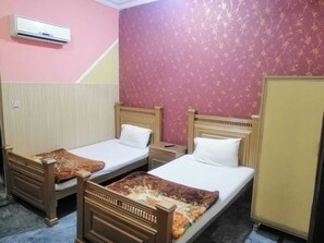 Deluxe Double or Twin Room | Soundproofing, iron/ironing board, free WiFi