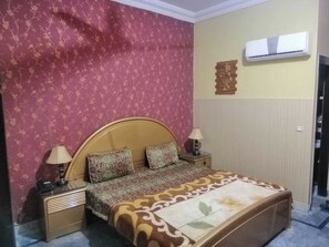 Deluxe dubbelrum eller tvåbäddsrum | Ljudisolering, strykjärn/strykbräda och gratis wi-fi