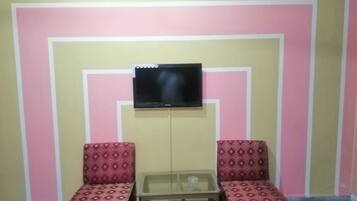 تجهيزات عازلة للصوت ومكواة/لوح كي وواي فاي مجانًا