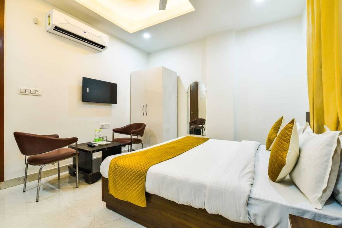 1 bedroom, premium bedding, individually decorated