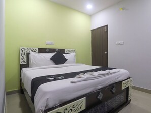 Room - iROOMZ Hotel Galaxy Grand (Hyderabad)