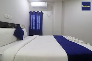 Deluxe Room | 1 bedroom - iROOMZ Hotel Galaxy Grand (Hyderabad)