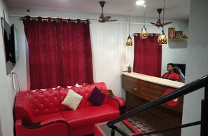 Reception - iROOMZ Hotel Galaxy Grand (Hyderabad)