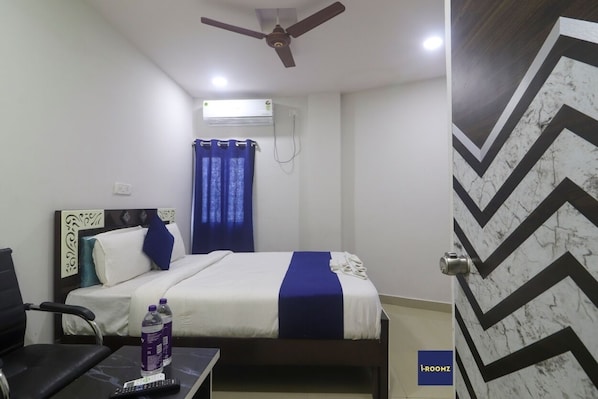 Deluxe Room | 1 bedroom - iROOMZ Hotel Galaxy Grand (Hyderabad)