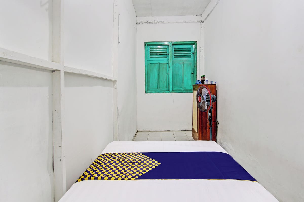 Single Room | Desk, free WiFi, bed sheets