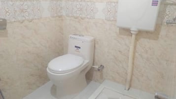 Deluxe Double Room | Bathroom | Shower, designer toiletries, towels, soap