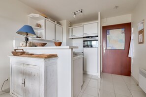 Réfrigérateur, micro-ondes, four, lave-vaisselle