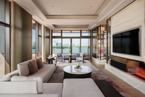 Penthouse, Non Smoking | Living area | Flat-screen TV, toys, books, heated floors - Four Seasons Hotel Suzhou (Suzhou)