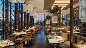 3 restaurants; breakfast, lunch, dinner and brunch served