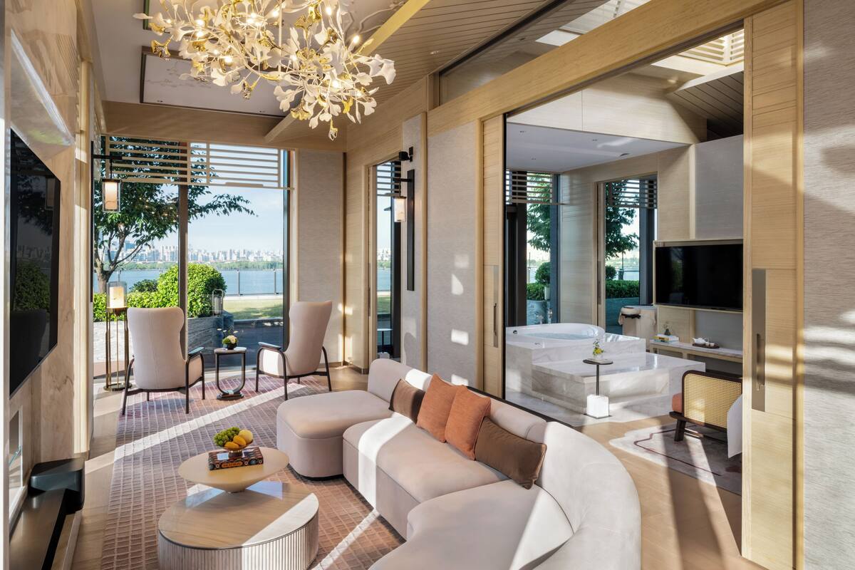 Penthouse Suite (East Wing) | Living area