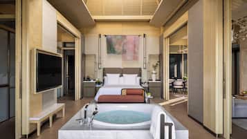Penthouse Suite (East Wing) | Minibar, in-room safe, desk, laptop workspace