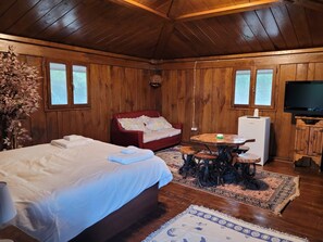 1 bedroom, WiFi, bed sheets - Masia CAN Tronc Casa Rural Tranquila,disfrutar en la Naturaleza en Familia (BARCELONA)