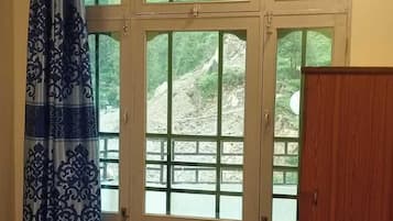 Sistema de insonorización, tabla de planchar con plancha y wifi gratis