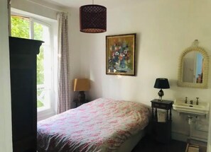 4 عدّة غرف نوم وسرير سفر وواي فاي مجانًا وملاءات أسرّة