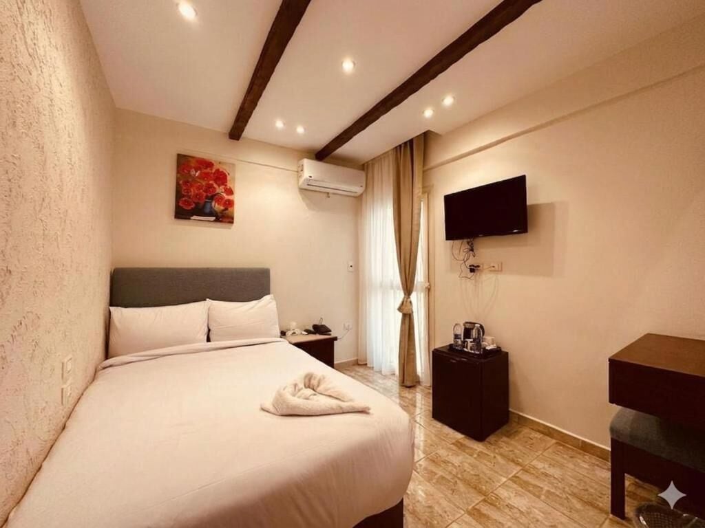 Deluxe Single Room, Balcony, Mountain View | Minibar, in-room safe, individually decorated, individually furnished