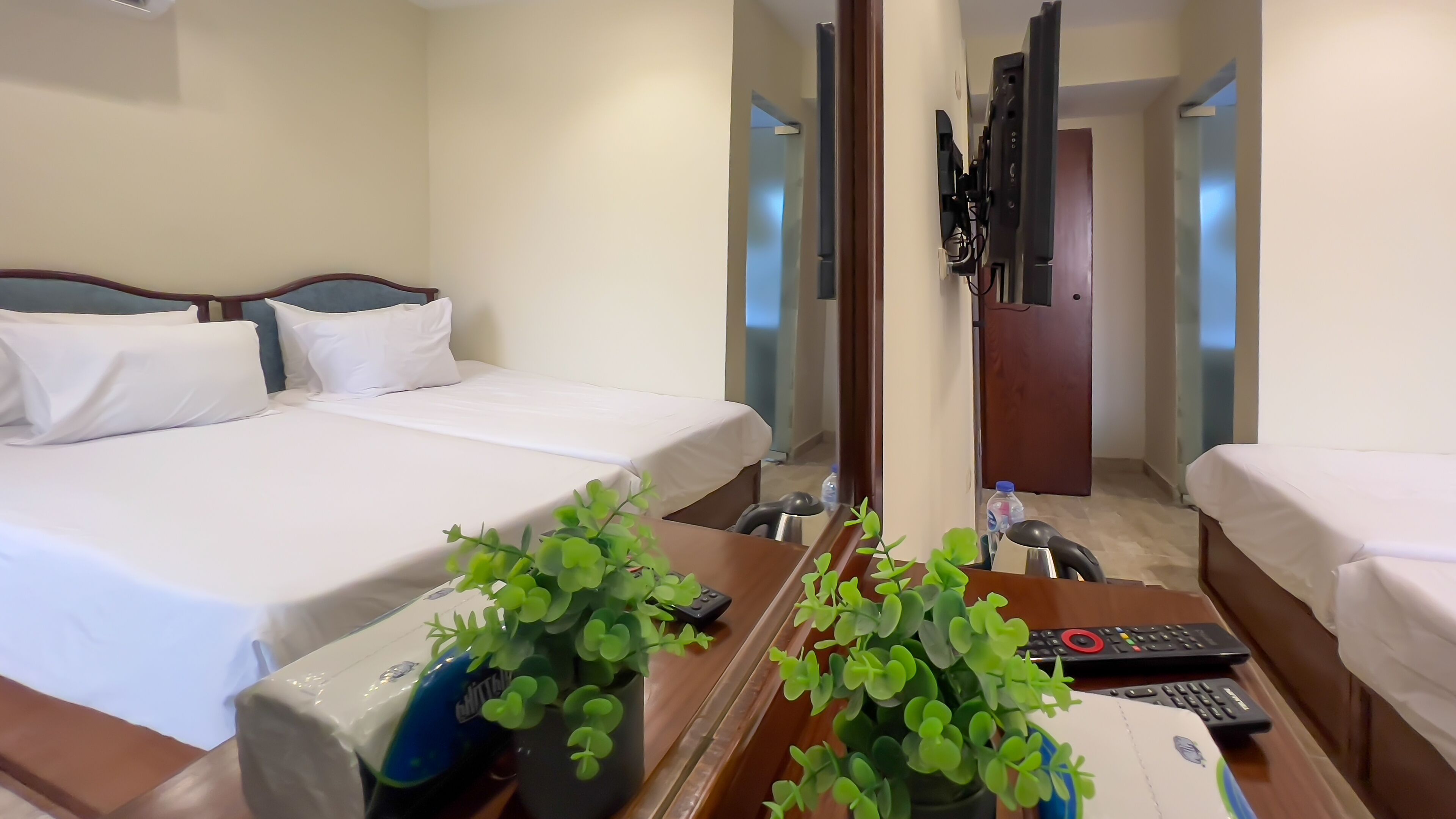 Double or Twin Room, Garden View | Minibar, in-room safe, individually decorated, individually furnished