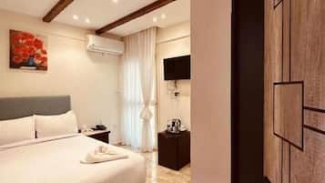 Minibar, in-room safe, individually decorated, individually furnished