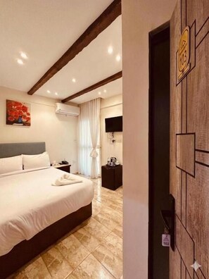 Deluxe Single Room, Balcony, Mountain View | Minibar, in-room safe, individually decorated, individually furnished - Pyramids Glory INN (Giza)