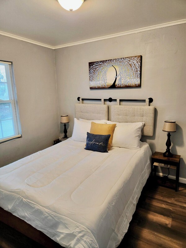 Suite ejecutiva, 2 habitaciones | 2 habitaciones, decoración personalizada y muebles diferentes 
