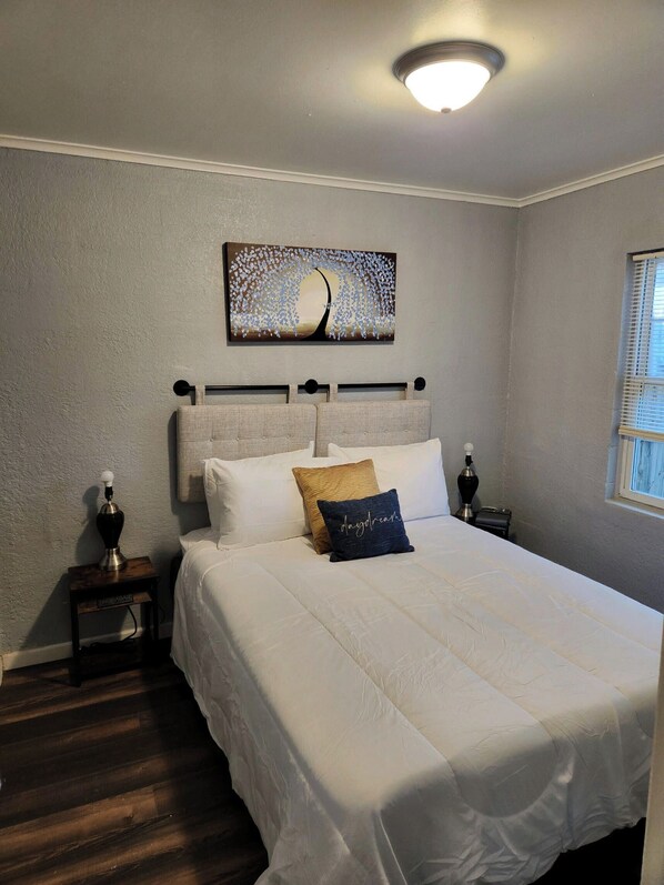 Suite ejecutiva, 2 habitaciones | 2 habitaciones, decoración personalizada y muebles diferentes 