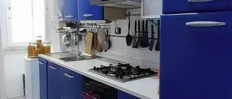 Coffee/tea maker, toaster, cookware/dishes/utensils, spices