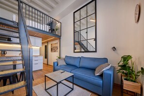 City Loft | 1 bedroom, premium bedding, laptop workspace, blackout curtains - Queen Barbora Central Lofts (Kaunas)