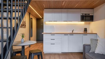City Loft | Private kitchen | Mini-fridge, microwave, stovetop, electric kettle