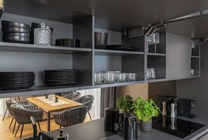 Kühlschrank, Mikrowelle, Ofen, Geschirrspüler