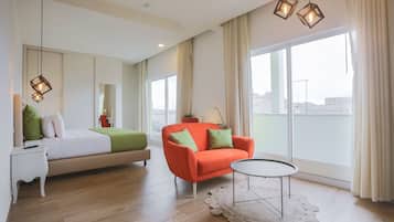 Deluxe Suite | 1 bedroom, hypo-allergenic bedding, free minibar items, in-room safe