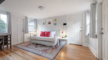 3 bedrooms, desk, iron/ironing board, travel cot