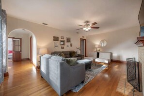 Téléviseur, bureau