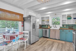 Fridge, microwave, oven, stovetop - Tipsy Turtle: Warm and Inviting, Short Walk to the Beach (Oak Island)