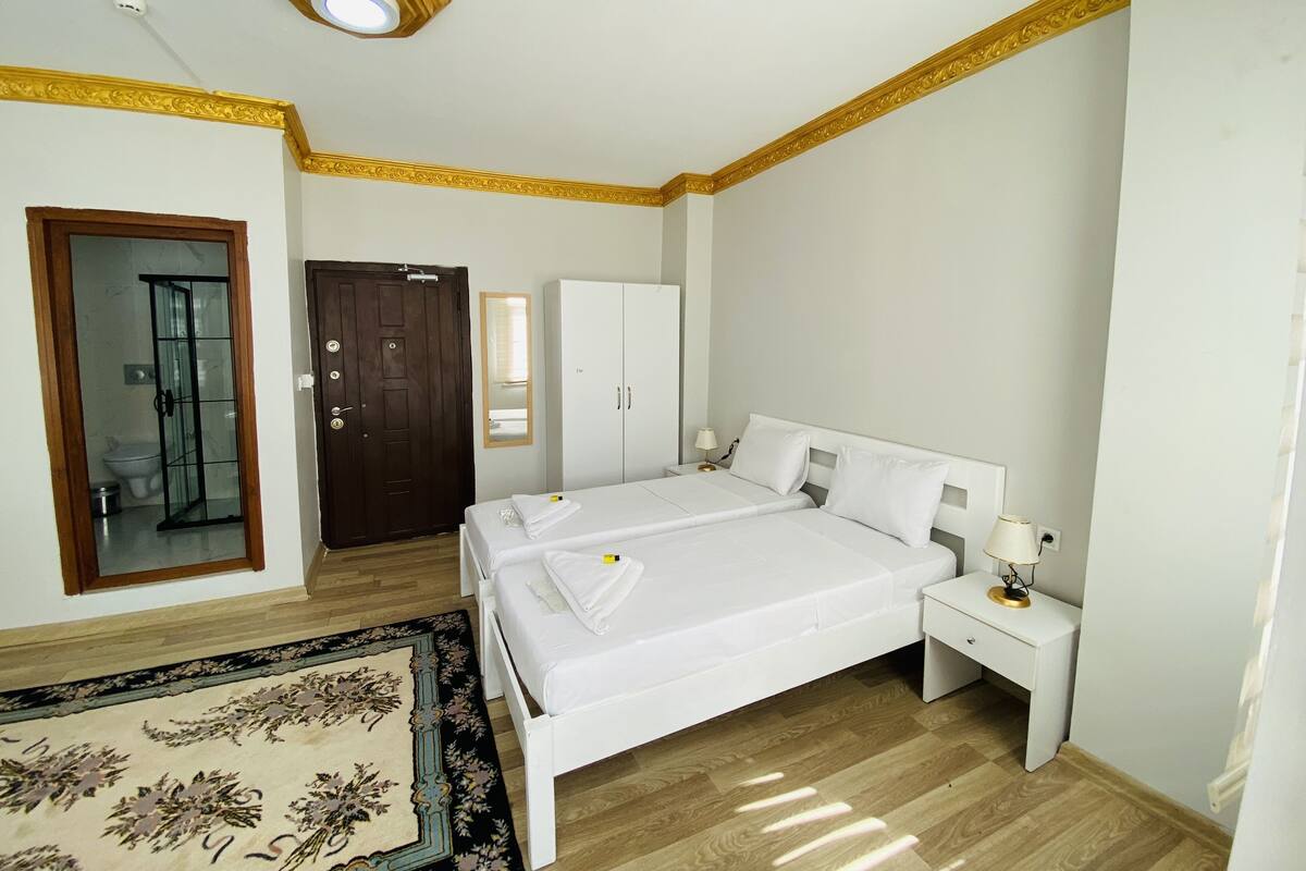 Bộ đồ giường cao cấp, két bảo mật tại phòng, phòng cách âm 