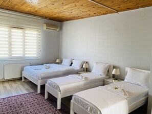 Quarto quádruplo família | Roupas de cama premium, cofres nos quartos, quartos à prova de som