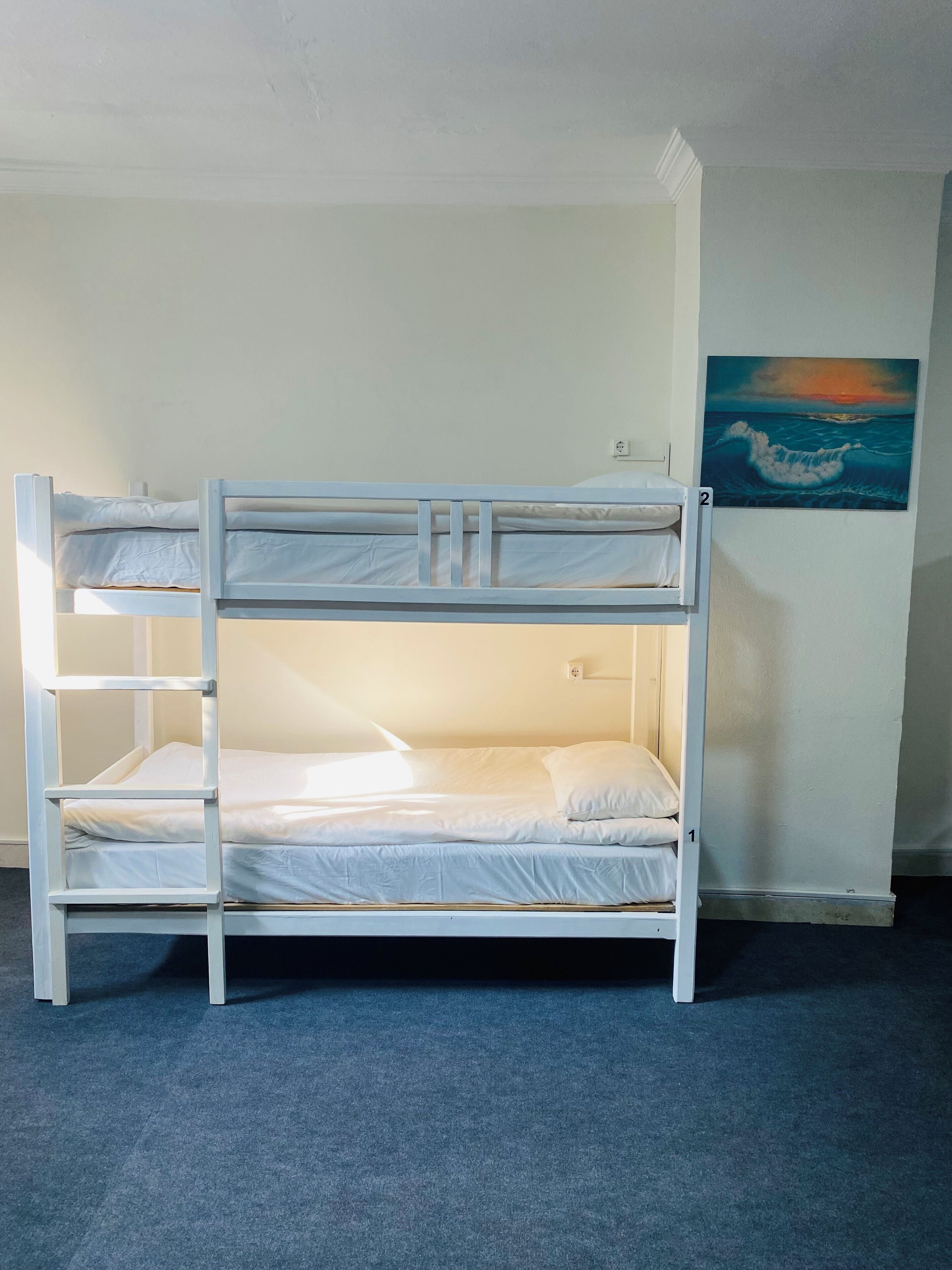 Felles sovesal – økonomi | Sengetøy av topp kvalitet, safe på rommet og lydisolert