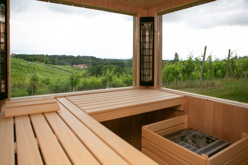 Hisa Vukan - Eco House amongst the grapes with Sauna