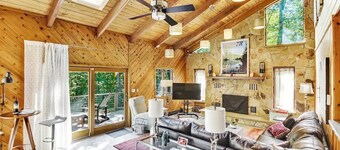 Spacious "Design Lodge" In Woods - Bushkill